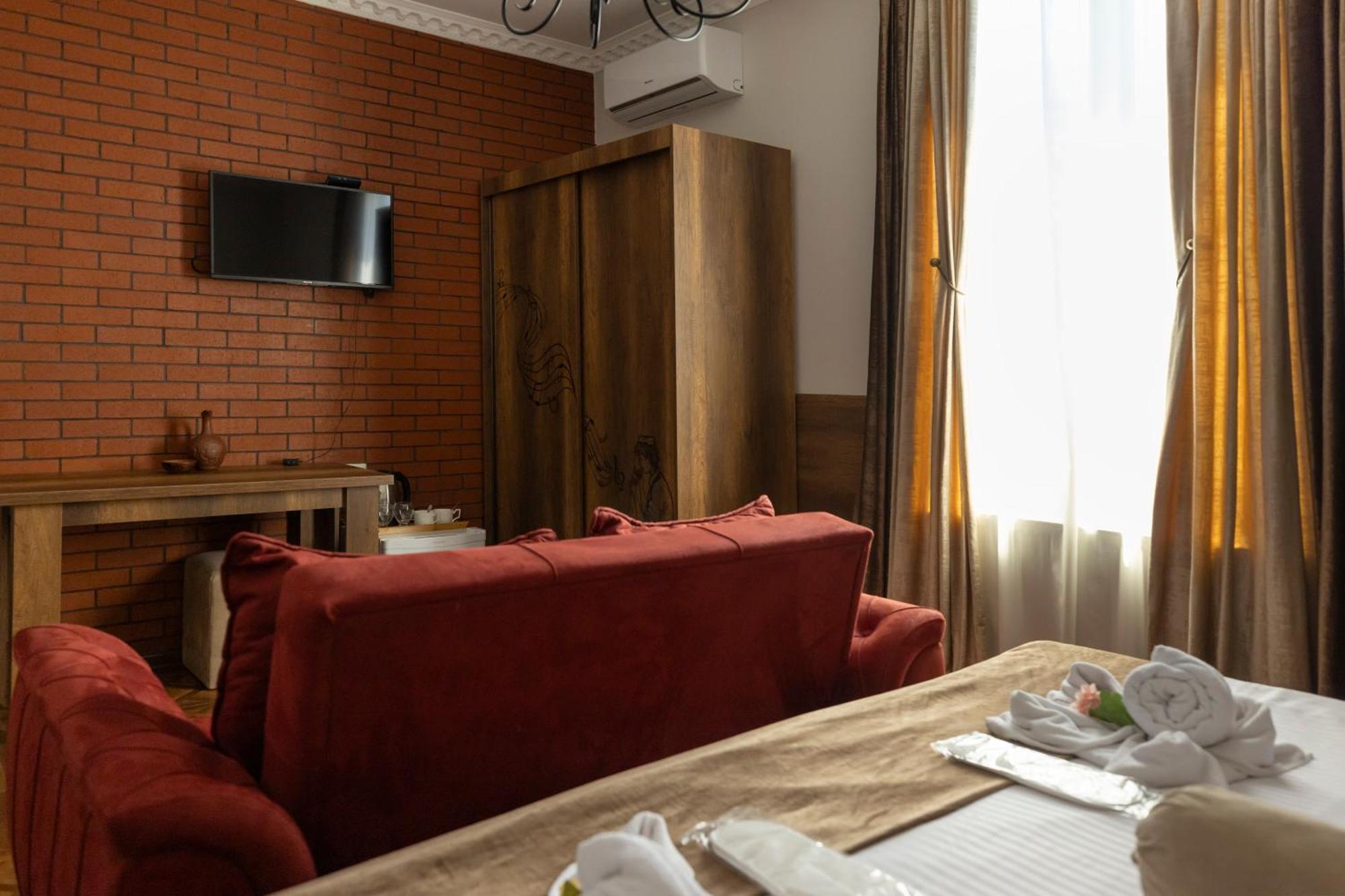 Hestia Boutique Hotel Gori Extérieur photo