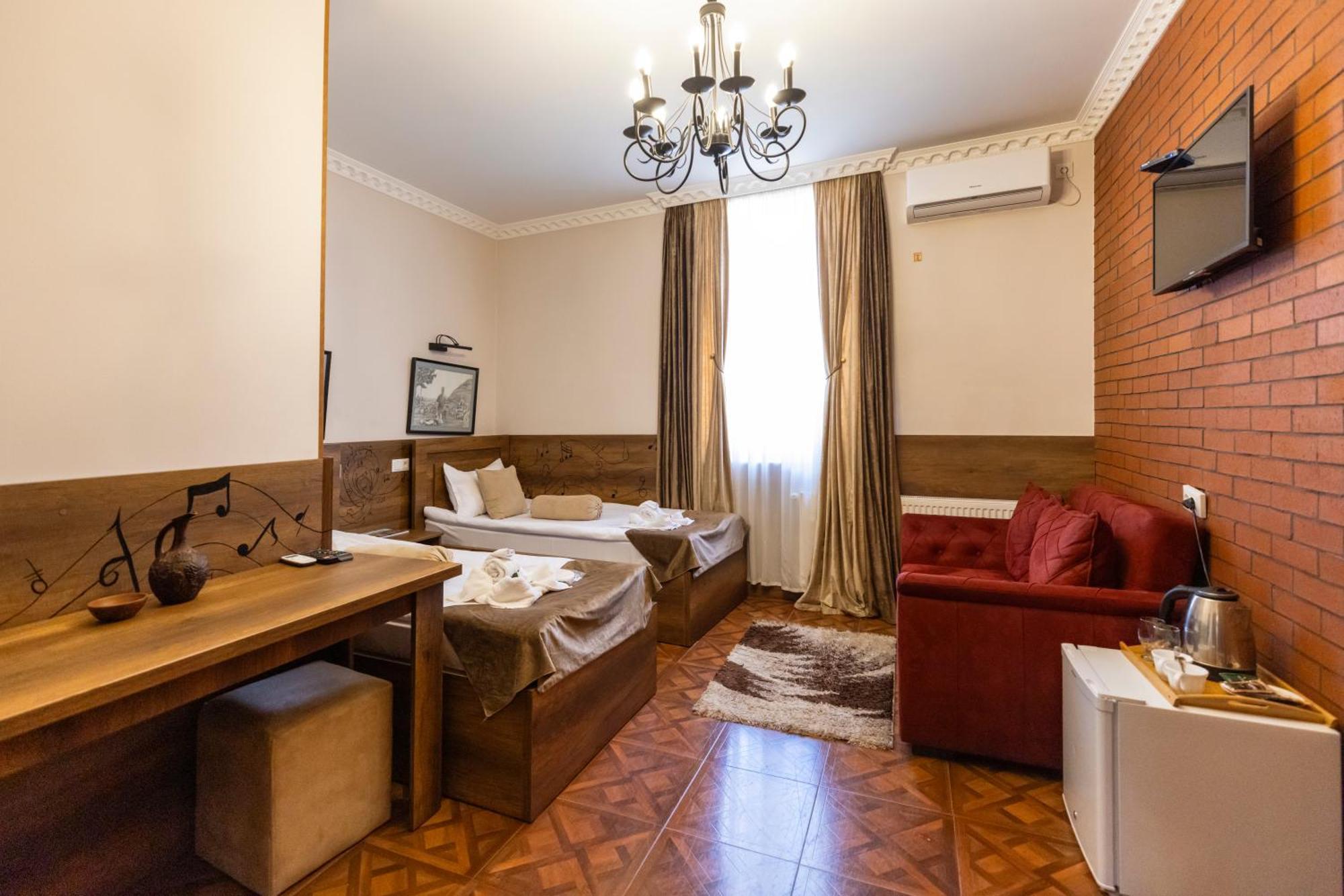 Hestia Boutique Hotel Gori Extérieur photo