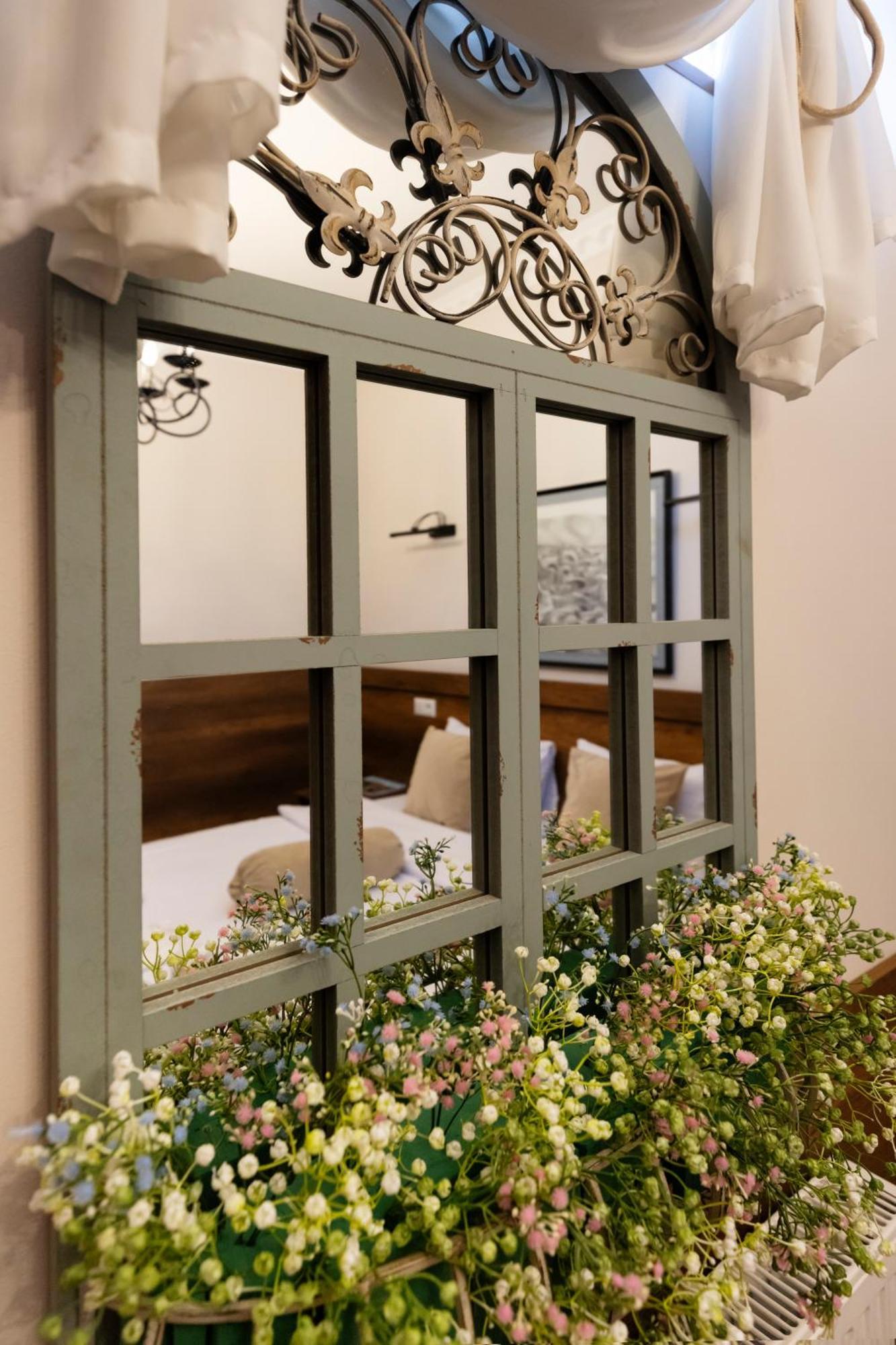 Hestia Boutique Hotel Gori Extérieur photo
