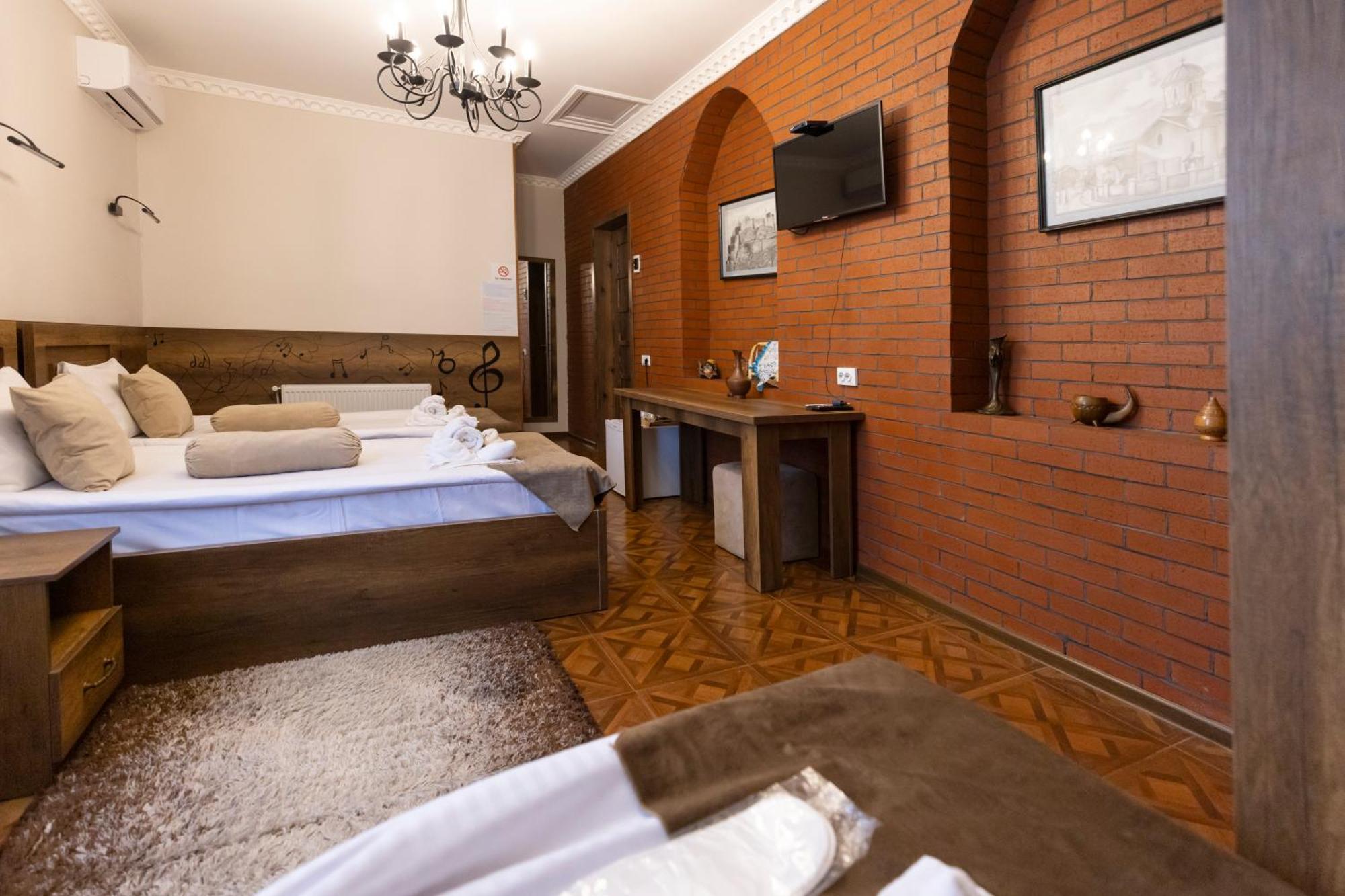Hestia Boutique Hotel Gori Extérieur photo