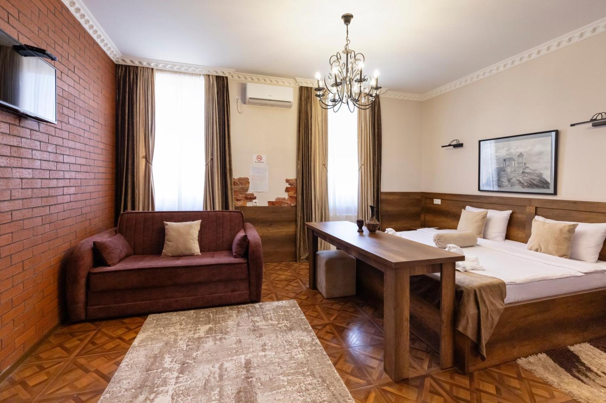 Hestia Boutique Hotel Gori Extérieur photo