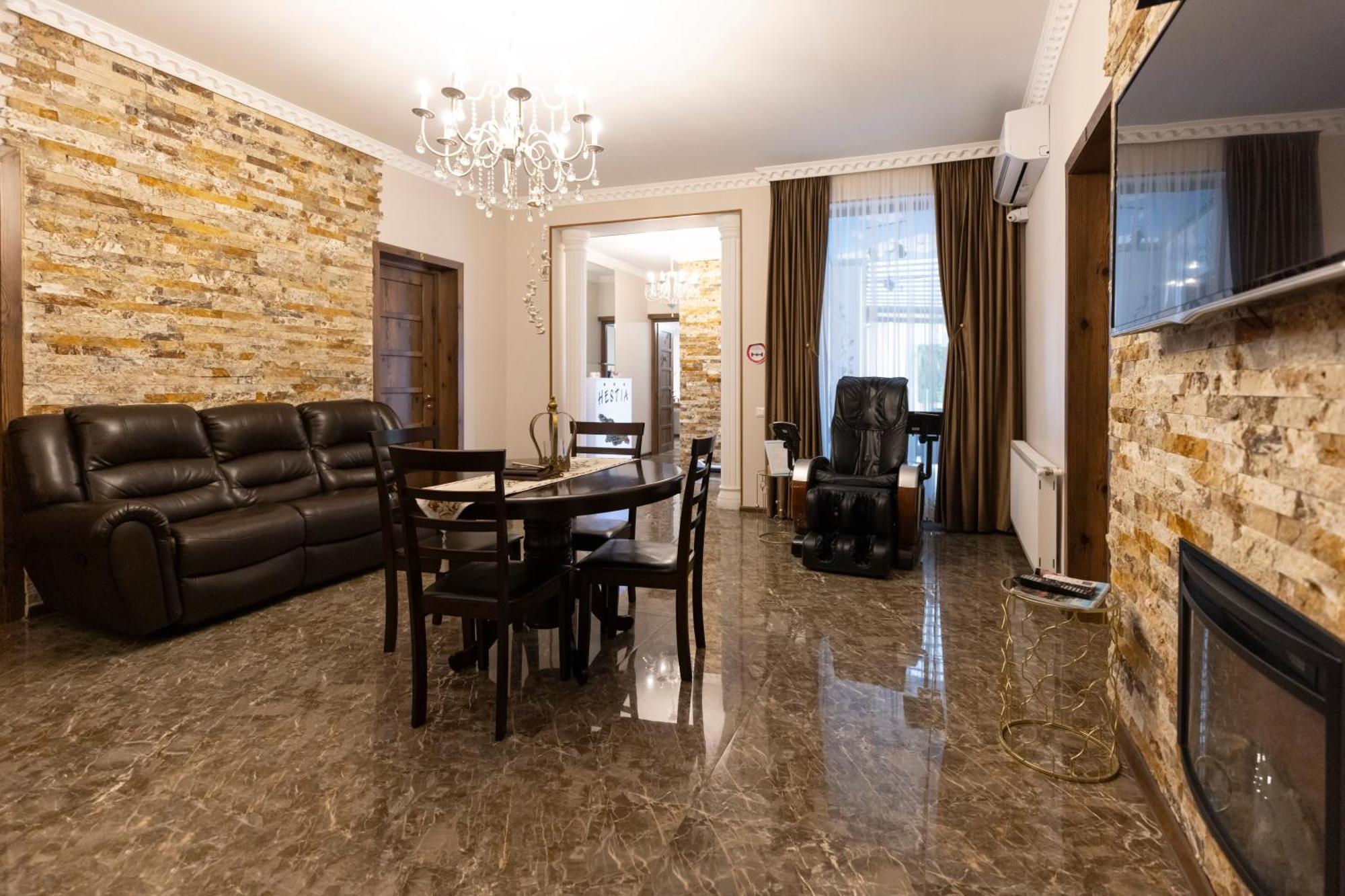 Hestia Boutique Hotel Gori Extérieur photo